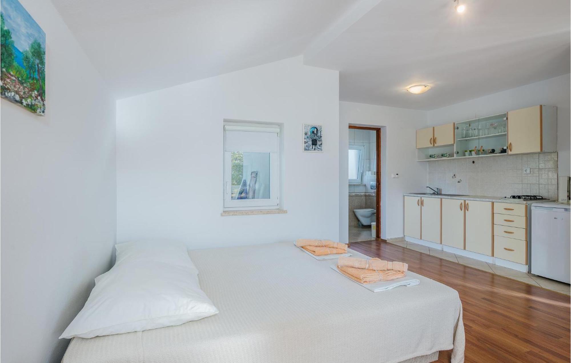 Cozy Apartment In Malinska Dubasnica With Wifi Extérieur photo