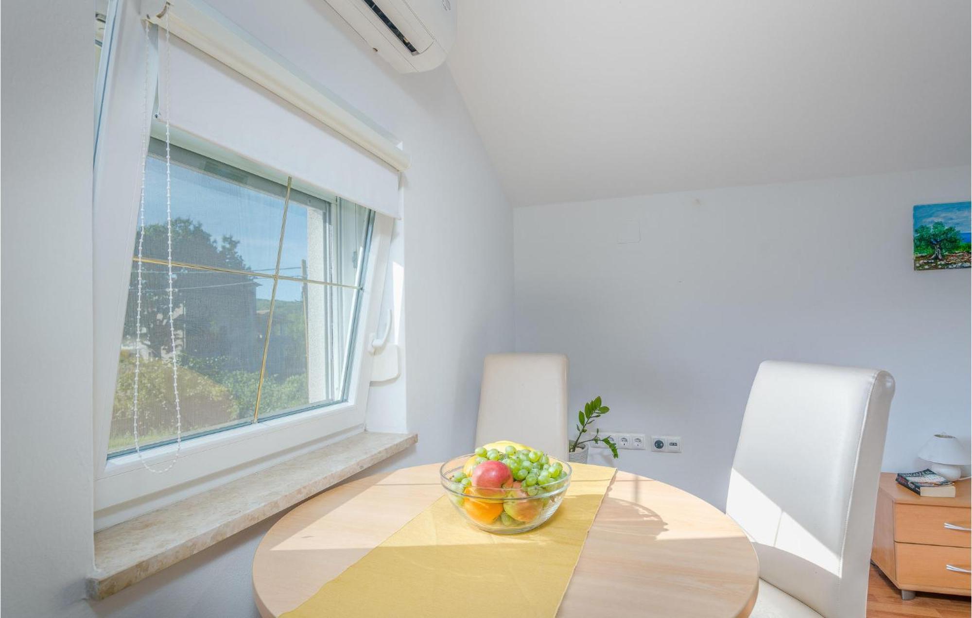 Cozy Apartment In Malinska Dubasnica With Wifi Extérieur photo