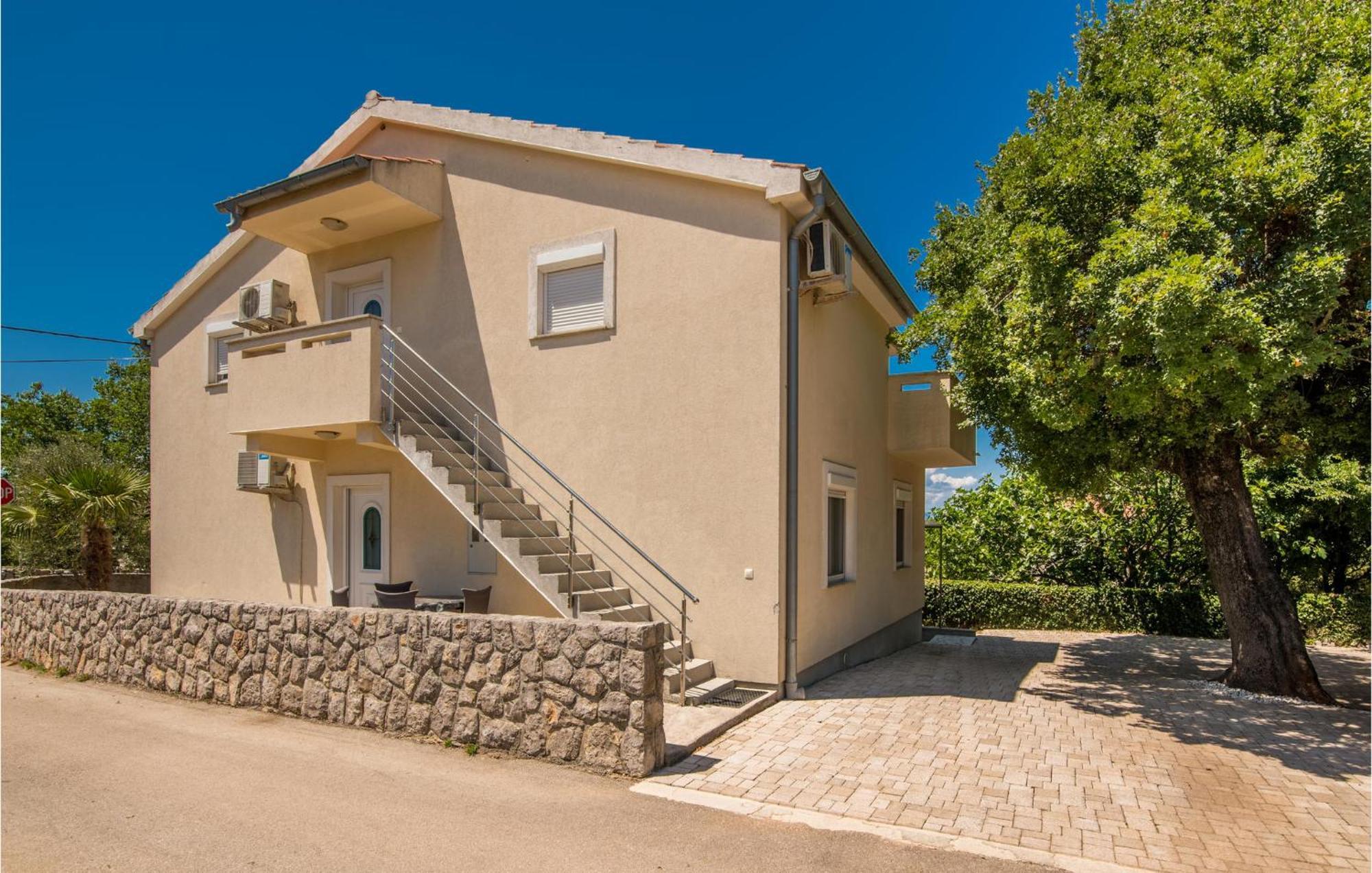 Cozy Apartment In Malinska Dubasnica With Wifi Extérieur photo