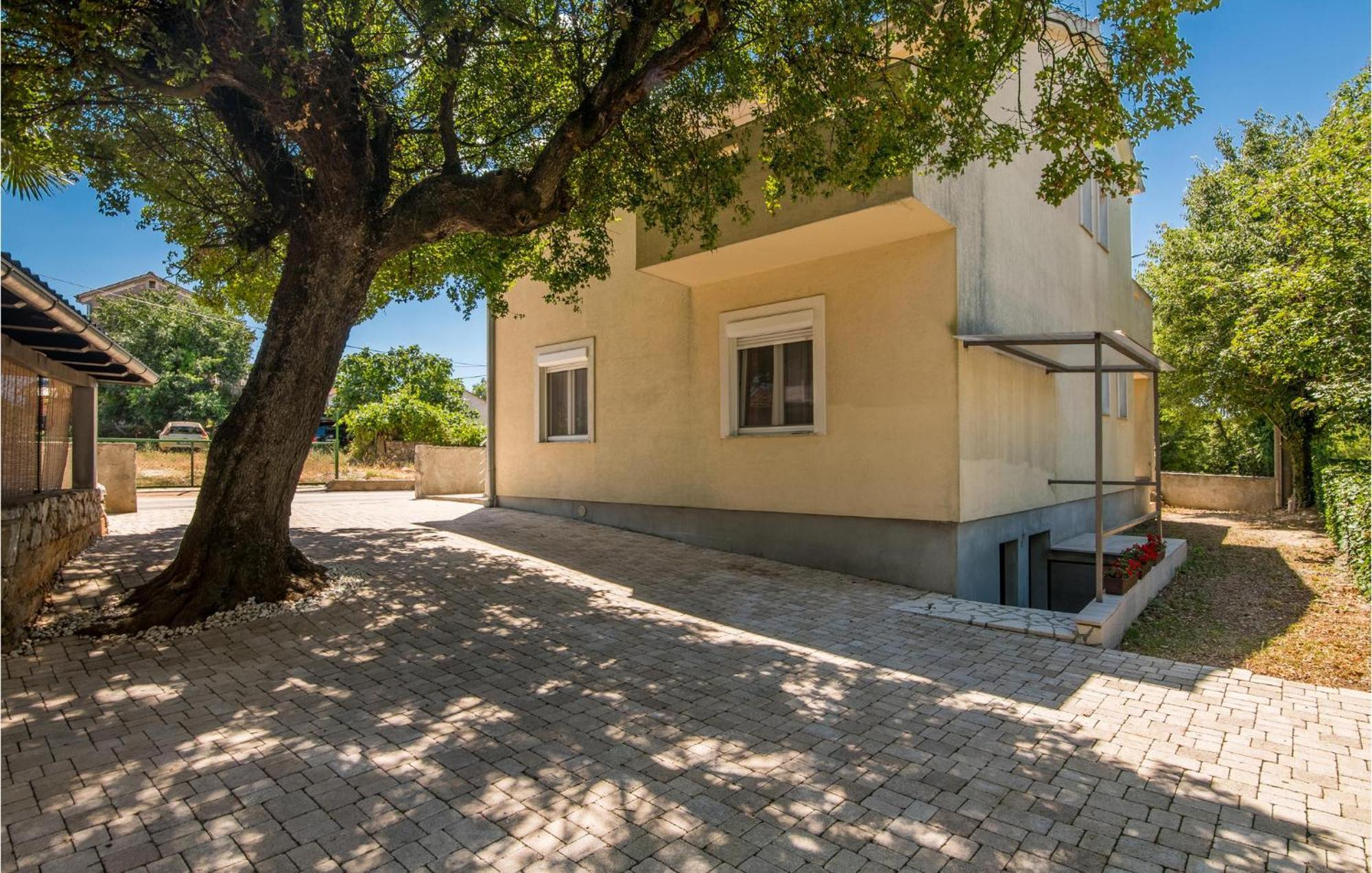 Cozy Apartment In Malinska Dubasnica With Wifi Extérieur photo