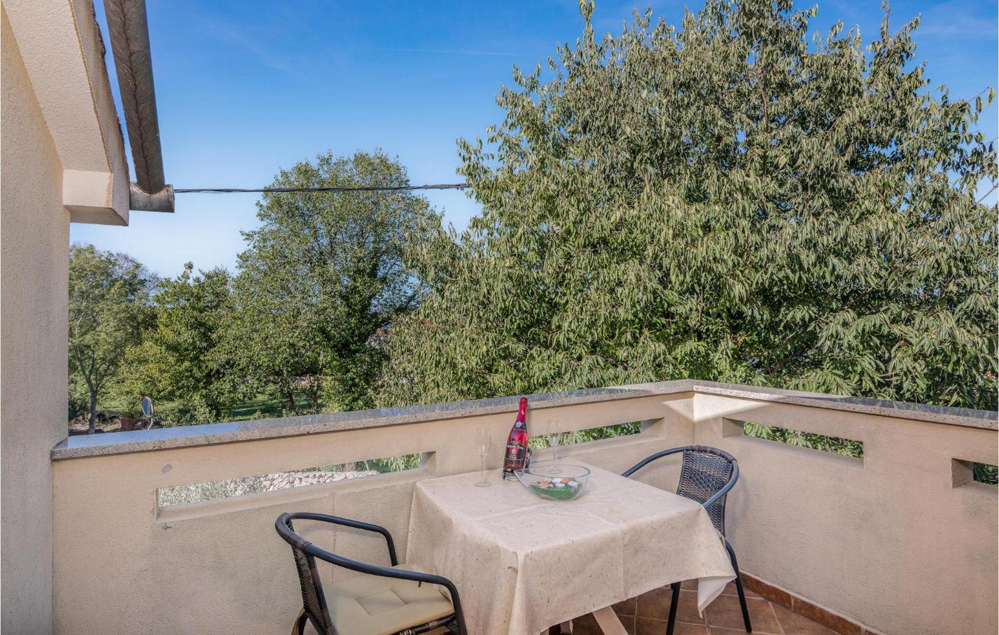 Cozy Apartment In Malinska Dubasnica With Wifi Extérieur photo